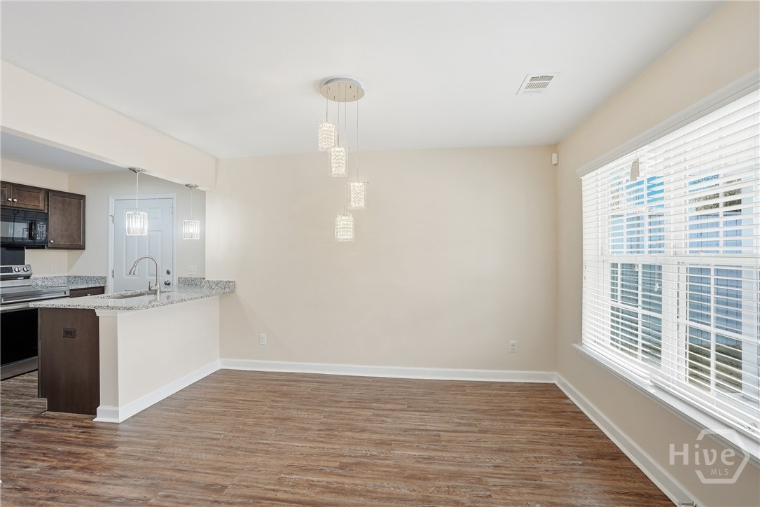 724 Dixon Street Savannah, GA 31405 - Photo 9 of 28