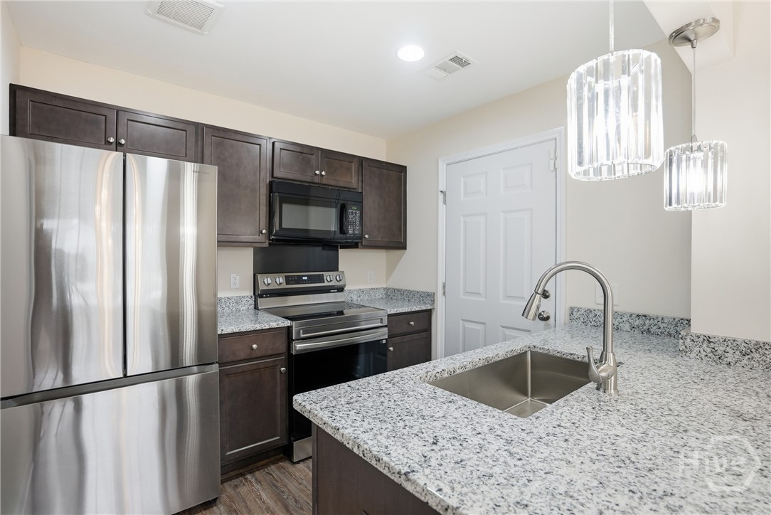 724 Dixon Street Savannah, GA 31405 - Photo 10 of 28