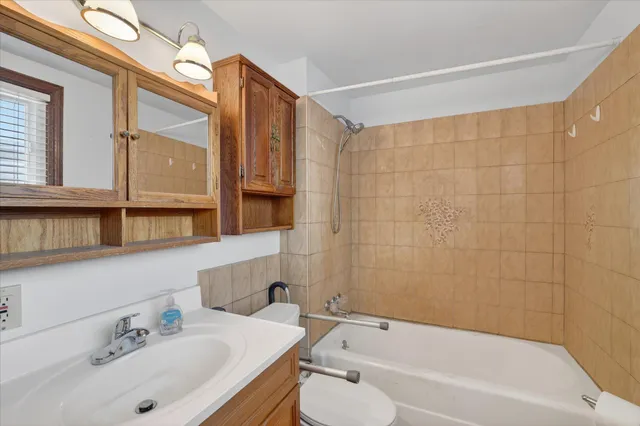 $229,900 | 824 East Grand River Avenue, Williamston, MI 48895