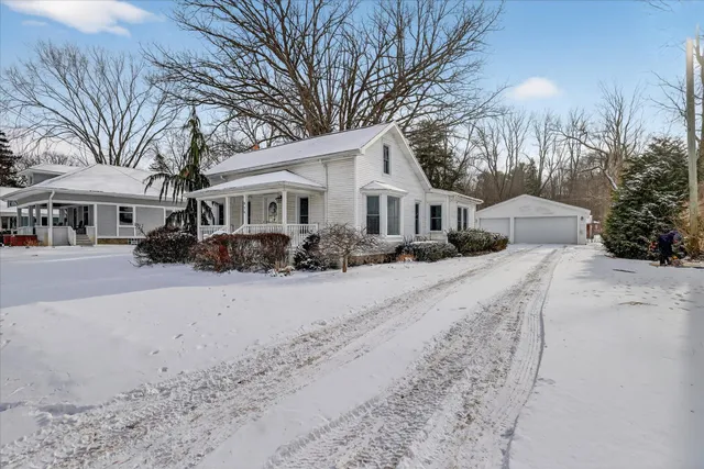 $229,900 | 824 East Grand River Avenue, Williamston, MI 48895