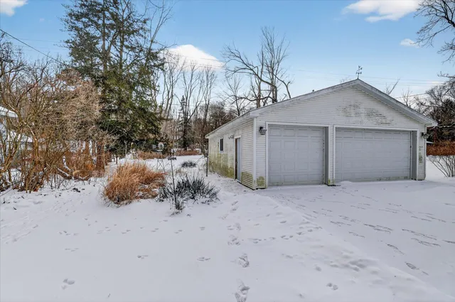 $229,900 | 824 East Grand River Avenue, Williamston, MI 48895