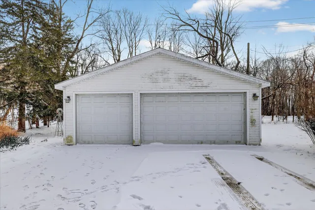 $229,900 | 824 East Grand River Avenue, Williamston, MI 48895