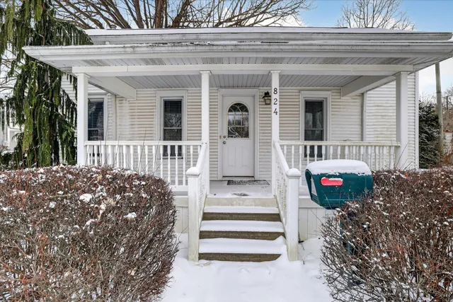 $229,900 | 824 East Grand River Avenue, Williamston, MI 48895