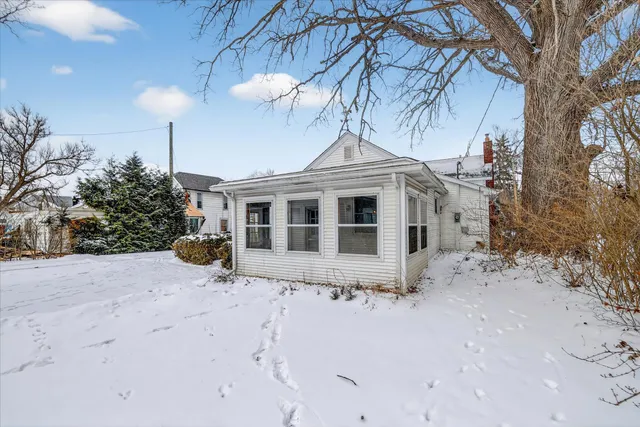 $229,900 | 824 East Grand River Avenue, Williamston, MI 48895