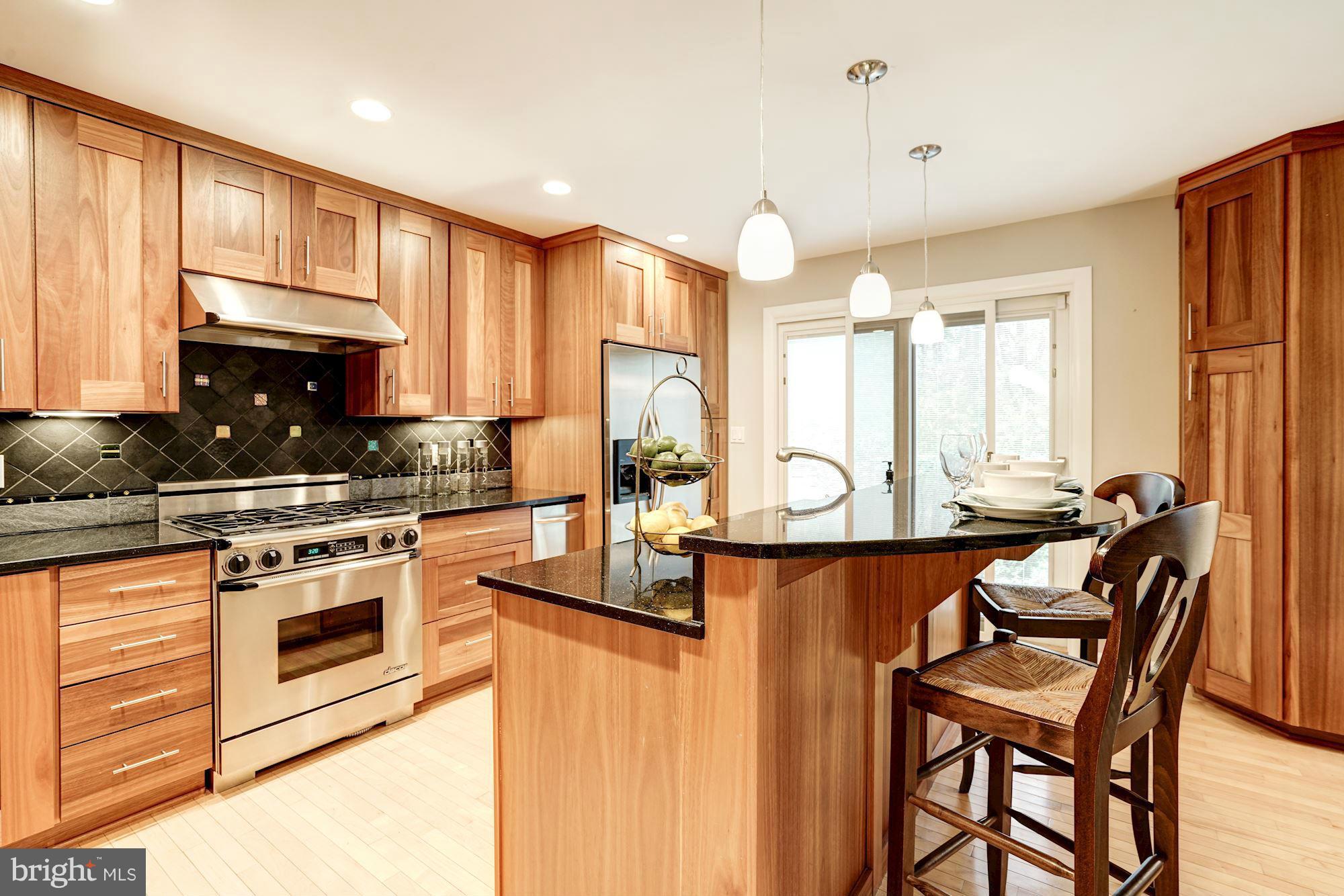 1932 Lakeport Way Reston, VA 20191 - Photo 12 of 30 Kitchen