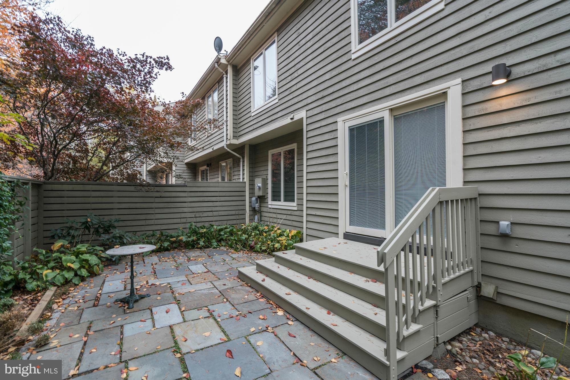 1932 Lakeport Way Reston, VA 20191 - Photo 28 of 30 Exterior (Rear)