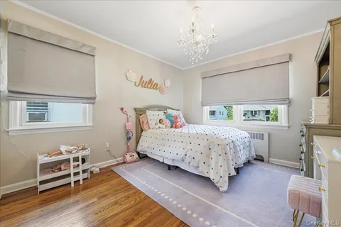 $1,385,000 | 33 Pell Terrace, Garden City, NY 11530