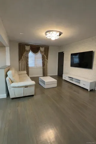 $598,000 | 135-02 Jewel Avenue, Unit A | Kew Gardens Hills