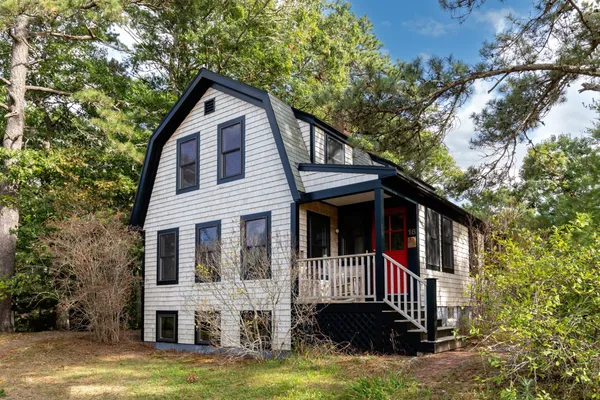 $3,100 | 18 Agawam Road, Plymouth, MA 02360