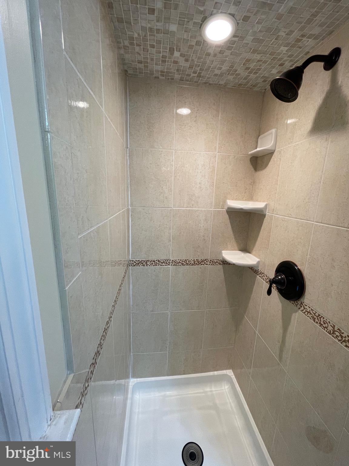 9721 Glenhope Road Philadelphia, PA 19115 - Photo 25 of 42 Primary bathroom