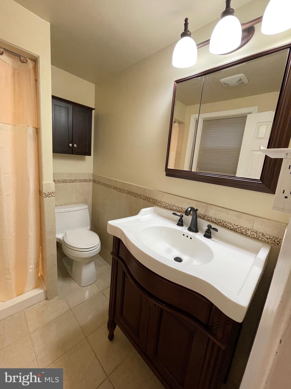 9721 Glenhope Road Philadelphia, PA 19115 - Photo 27 of 42 Primary bathroom
