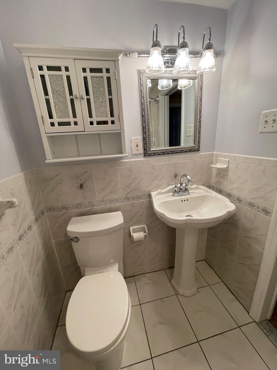 9721 Glenhope Road Philadelphia, PA 19115 - Photo 29 of 42 Hall bathroom