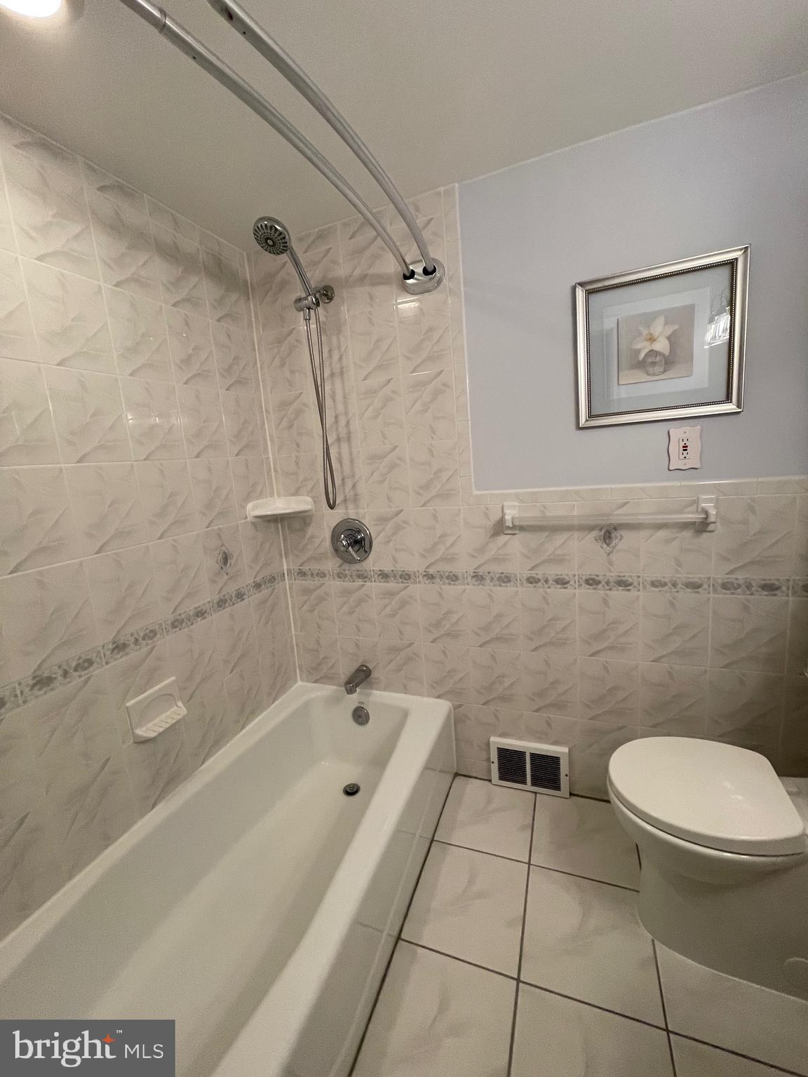 9721 Glenhope Road Philadelphia, PA 19115 - Photo 30 of 42 Hall bathroom