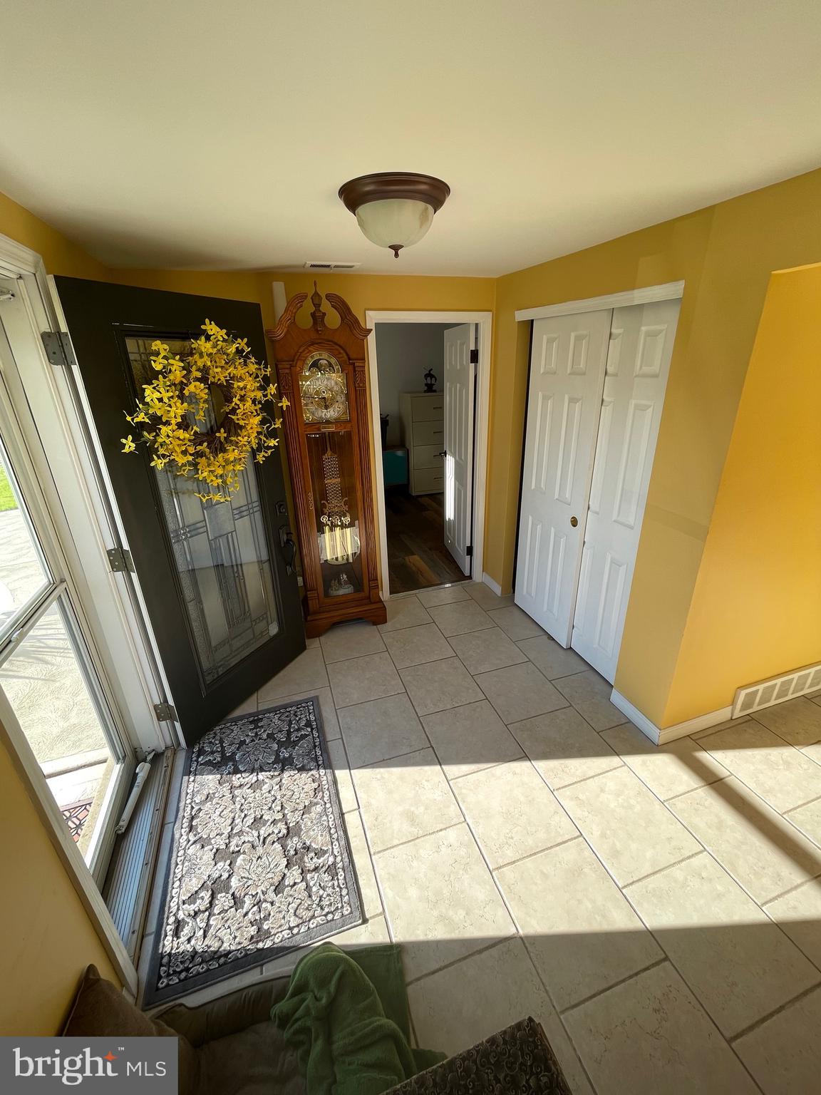 9721 Glenhope Road Philadelphia, PA 19115 - Photo 3 of 42 Foyer