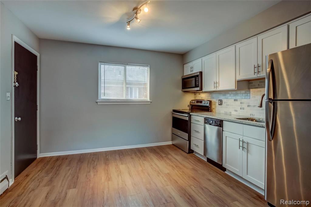 629 West Maple Road, Unit 2 Clawson, MI 48017 - Photo 3 of 15