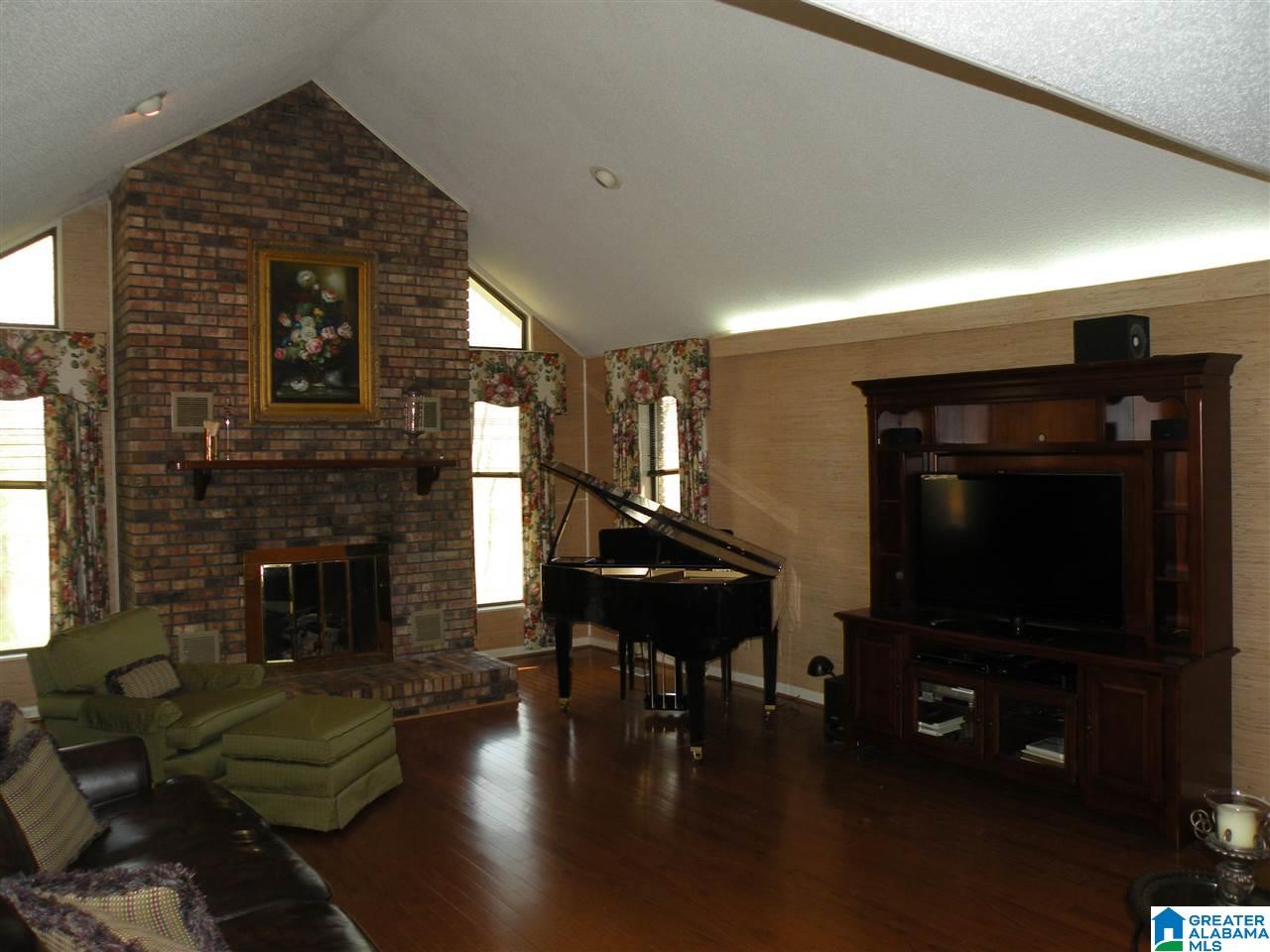 274 Pineview Road Sylacauga, AL 35150 - Photo 5 of 28