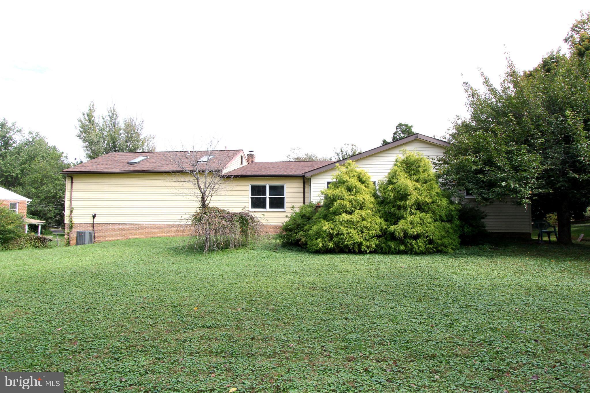 832 Walker Road Great Falls, VA 22066 - Photo 2 of 27 Exterior (Rear)