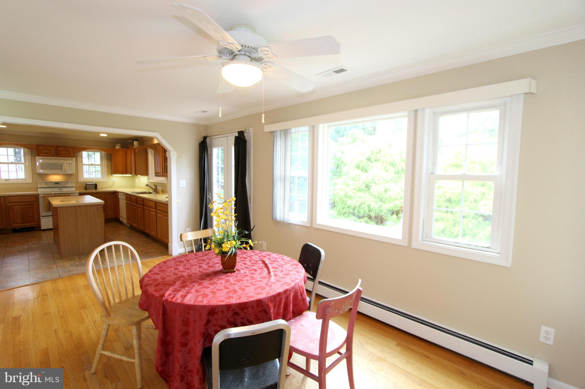 832 Walker Road Great Falls, VA 22066 - Photo 11 of 27 Breakfast 2