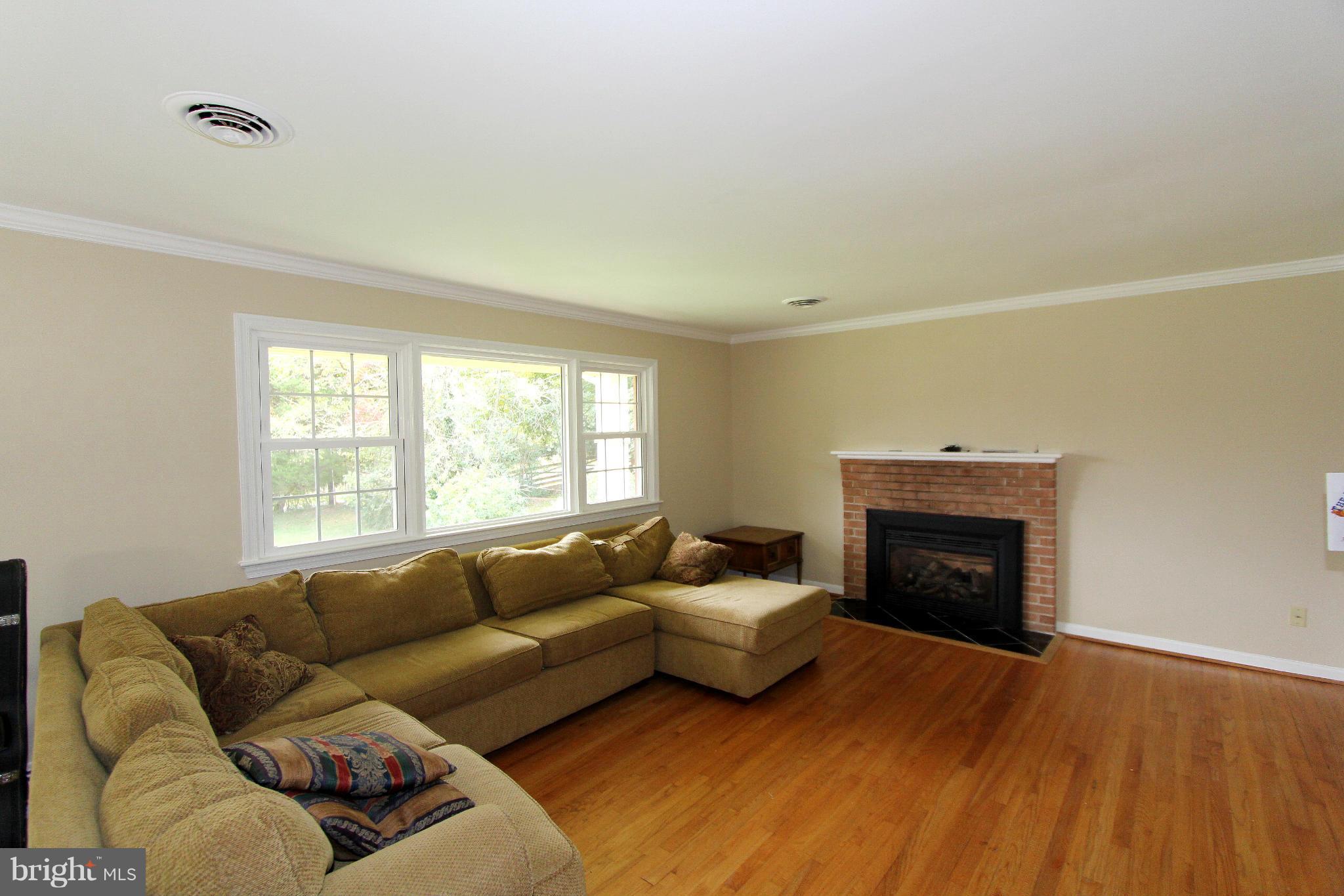 832 Walker Road Great Falls, VA 22066 - Photo 12 of 27 Living Room 1
