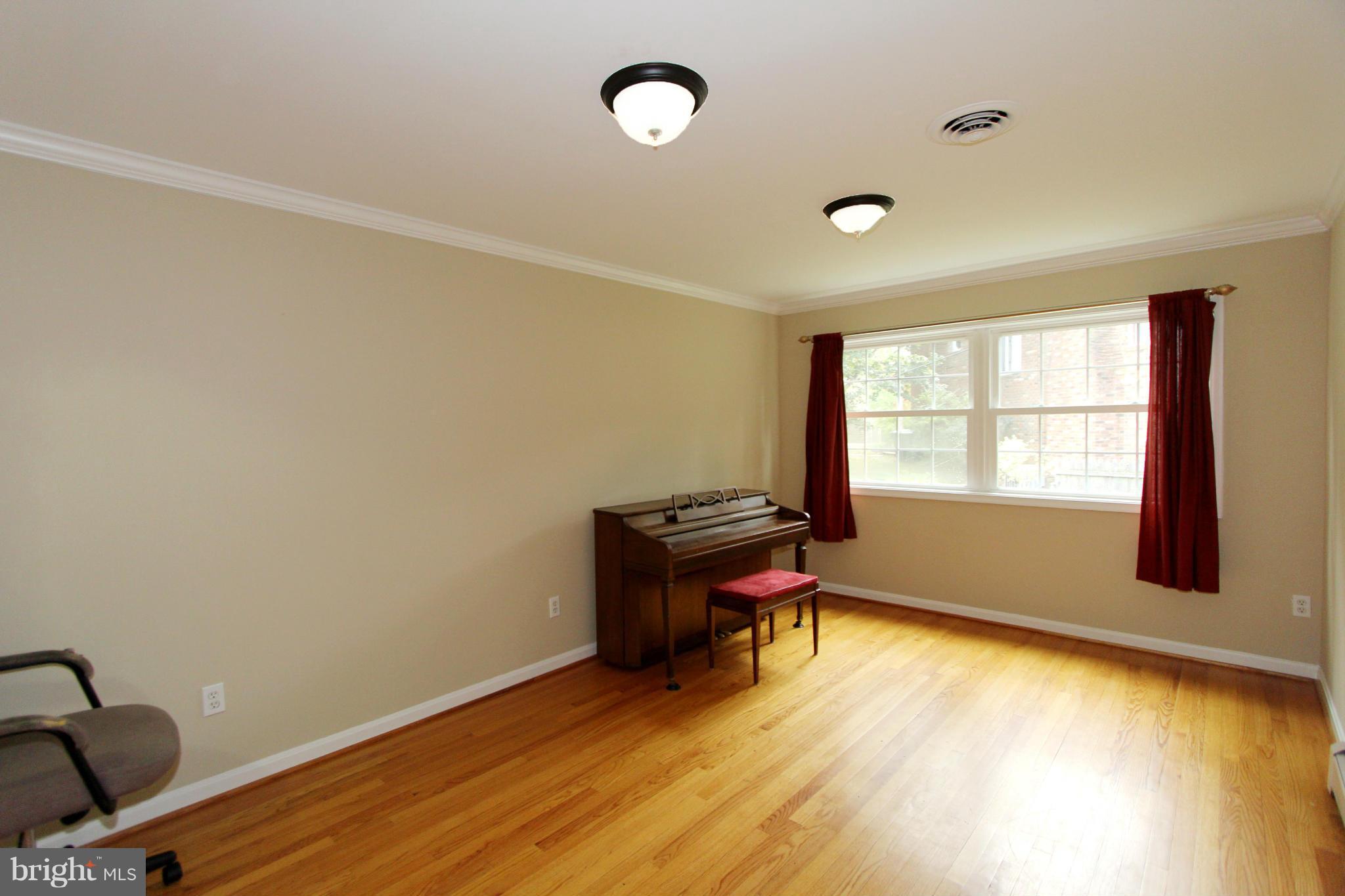 832 Walker Road Great Falls, VA 22066 - Photo 14 of 27 Dining Room 1