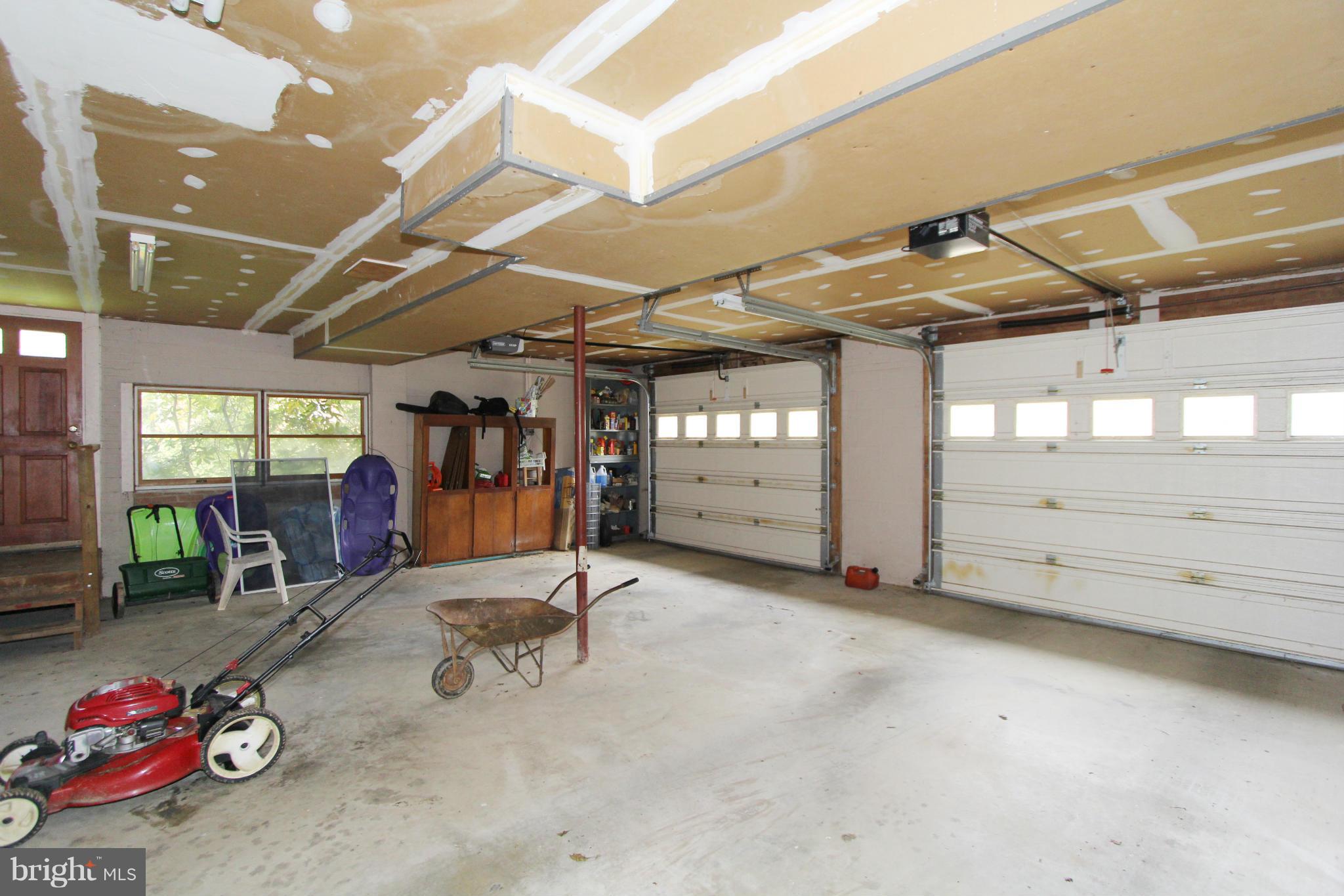 832 Walker Road Great Falls, VA 22066 - Photo 26 of 27 Garage