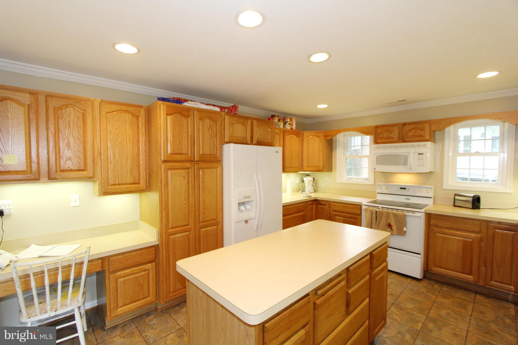 832 Walker Road Great Falls, VA 22066 - Photo 7 of 27 Kitchen 2