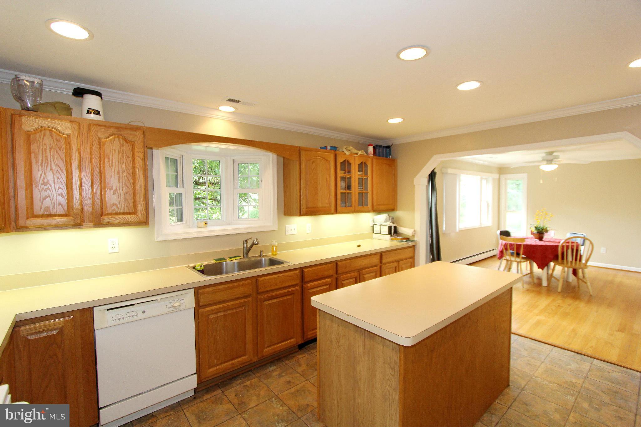 832 Walker Road Great Falls, VA 22066 - Photo 8 of 27 Kitchen 3