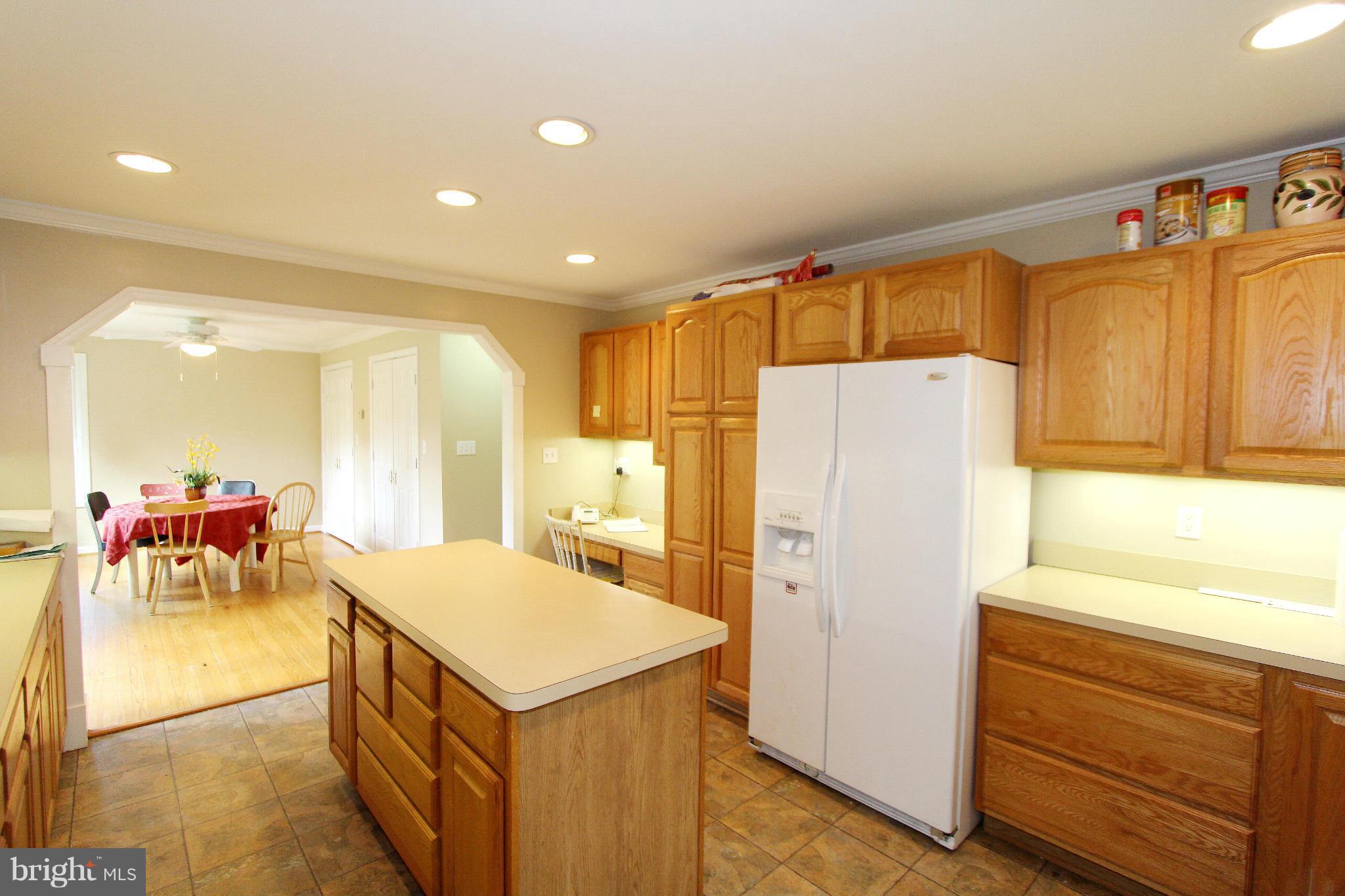832 Walker Road Great Falls, VA 22066 - Photo 9 of 27 Kitchen 4