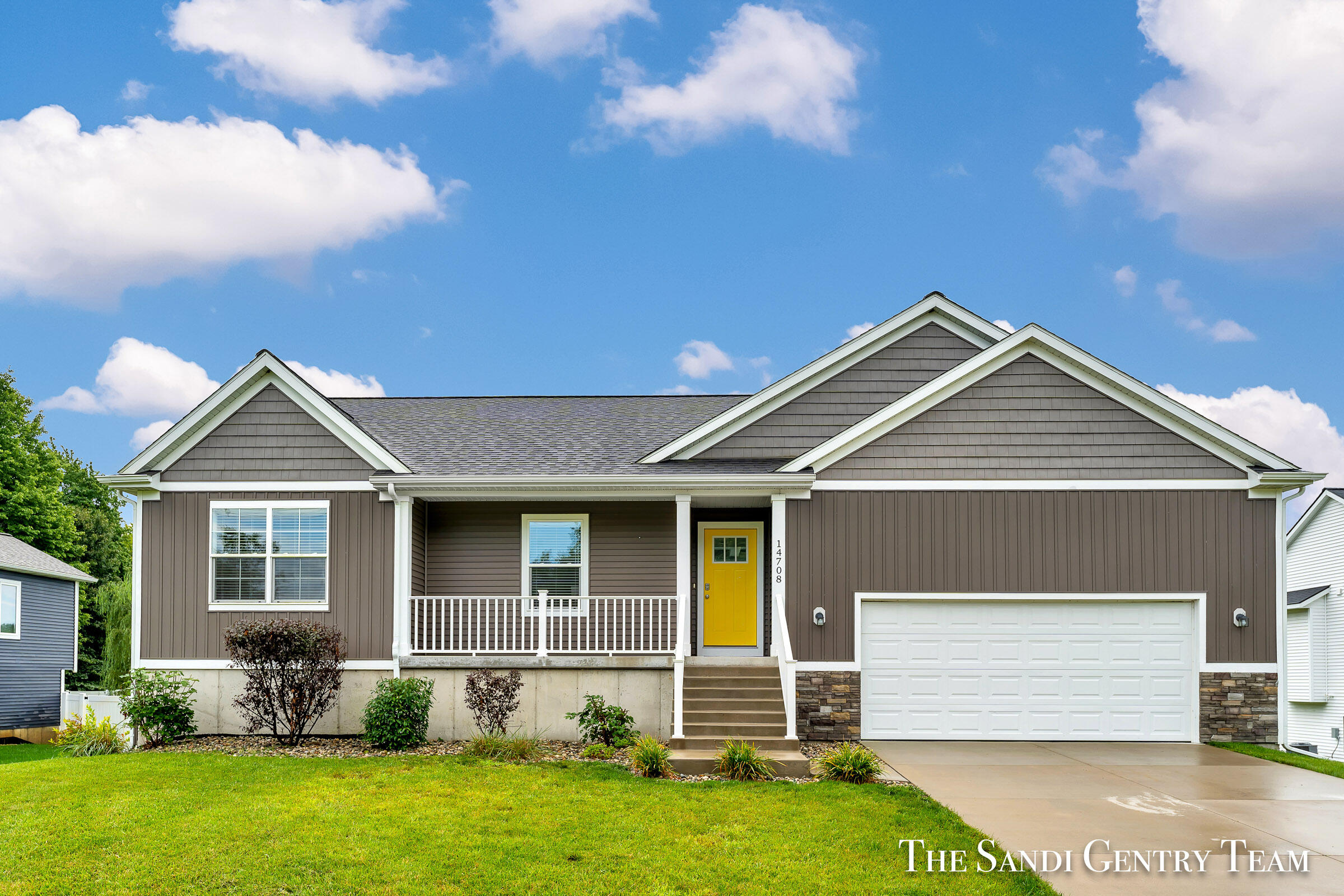 14708 Leonard Road Spring Lake, MI 49456 - Photo 2 of 53 AIV00256