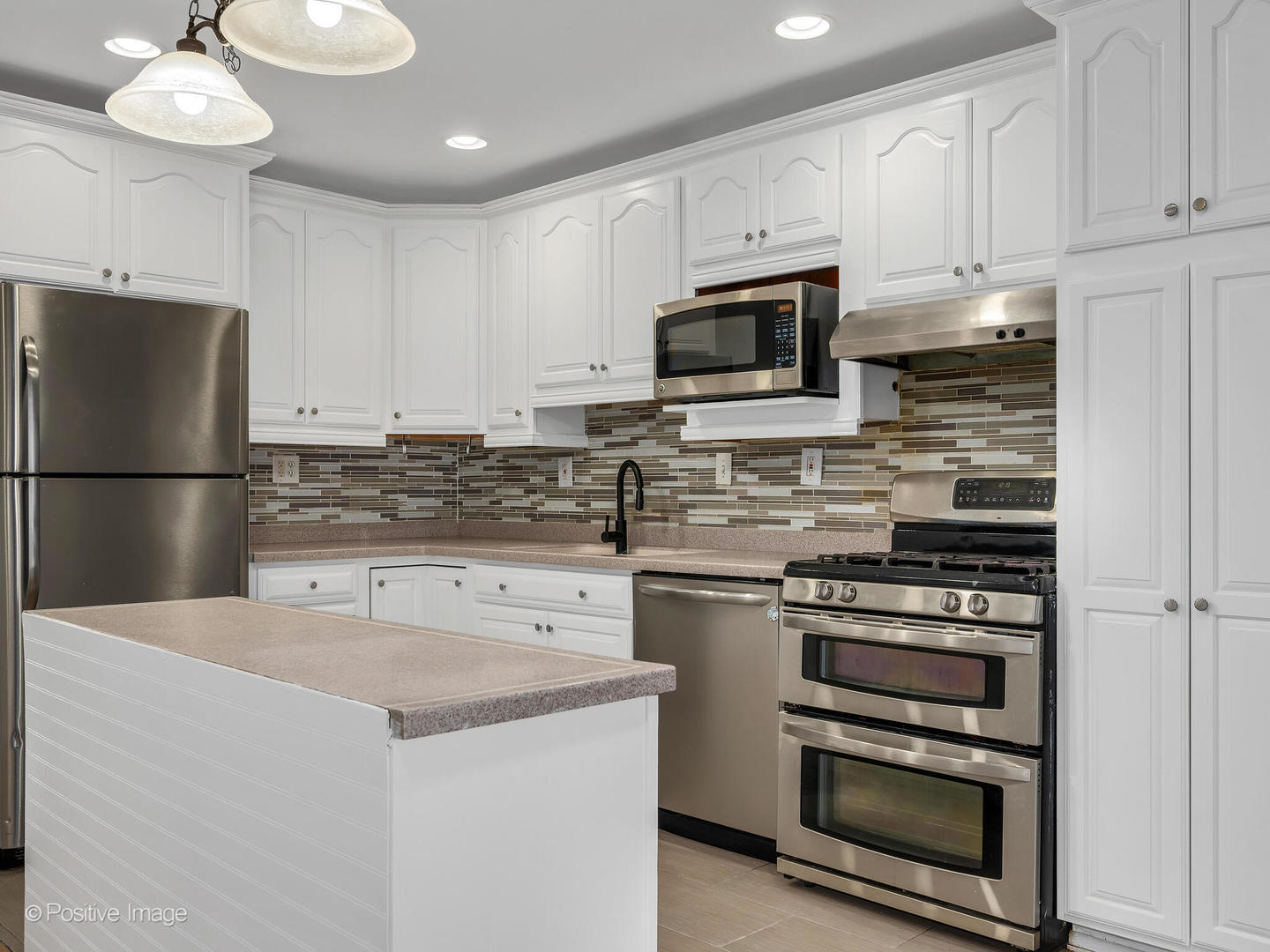 27 Hawthorne Lane Streamwood, IL 60107 - Photo 11 of 22