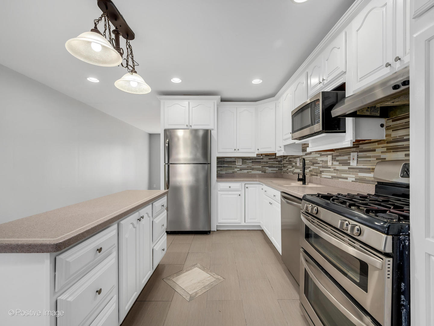 27 Hawthorne Lane Streamwood, IL 60107 - Photo 10 of 22