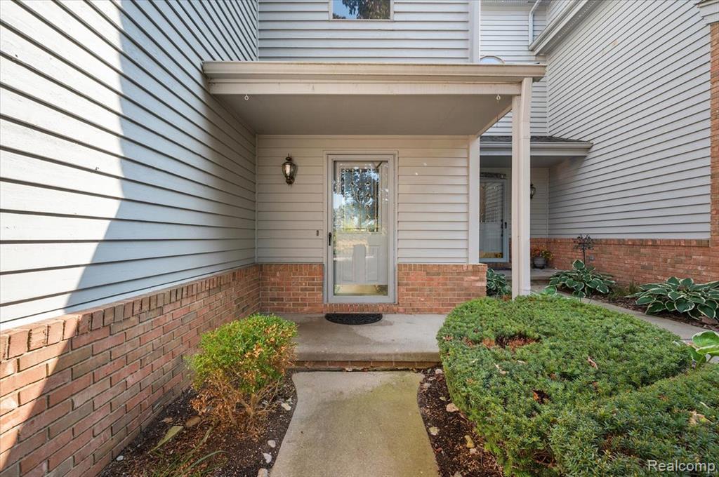 6583 Ridgeview Drive Clarkston, MI 48346 - Photo 5 of 65