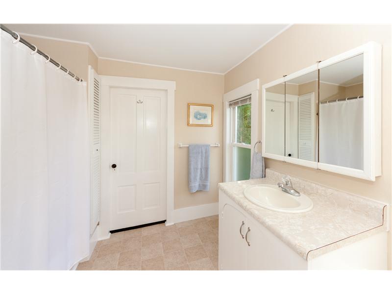 1583 Main Street Readfield, ME 04355 - Photo 24 of 33 Bathroom.