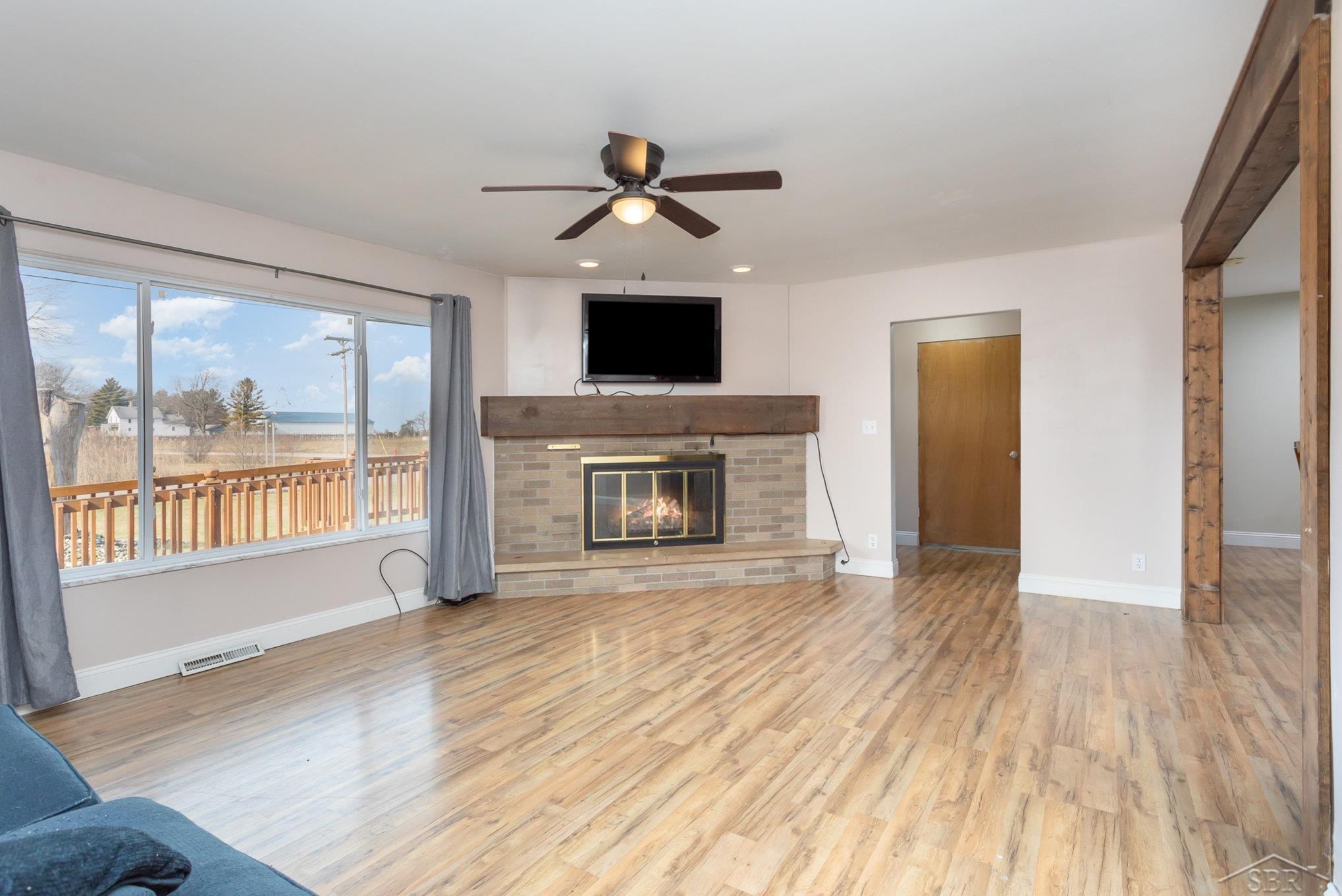 7976 Davis Road Saginaw, MI 48604 - Photo 5 of 37 50133094-c5d42da0-fefe-4193-8737-fbce2458034d.JPG