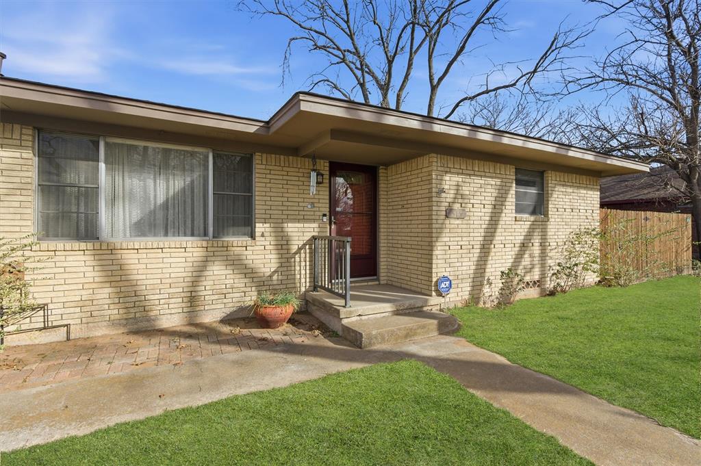515 Pecan Street Collinsville, TX 76233 - Photo 5 of 39 a view of a house with yard and porch
