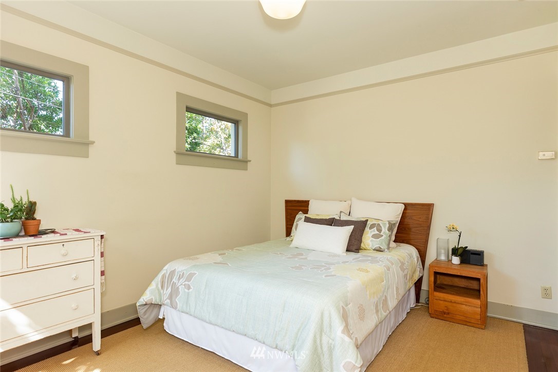 911 West Howe Street Seattle, WA 98119 - Photo 12 of 25 Gallery Image 12