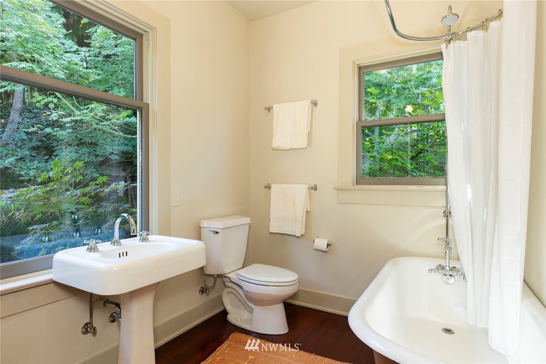 911 West Howe Street Seattle, WA 98119 - Photo 14 of 25 Gallery Image 14