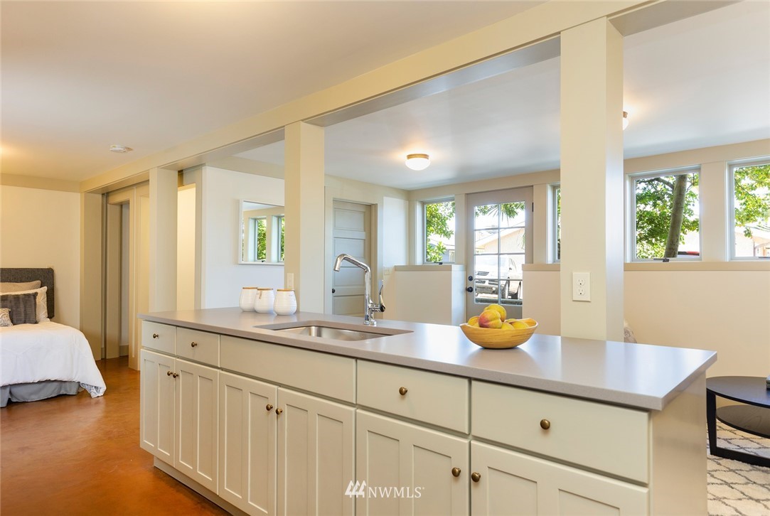 911 West Howe Street Seattle, WA 98119 - Photo 18 of 25 Gallery Image 18