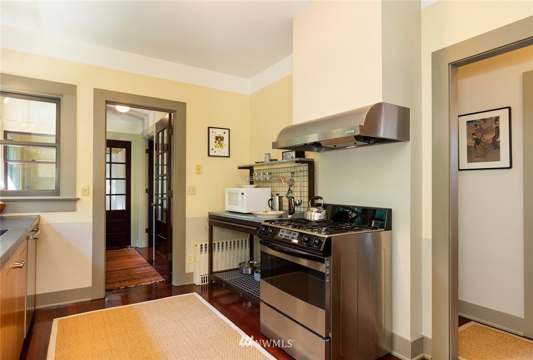 911 West Howe Street Seattle, WA 98119 - Photo 8 of 25 Gallery Image 8