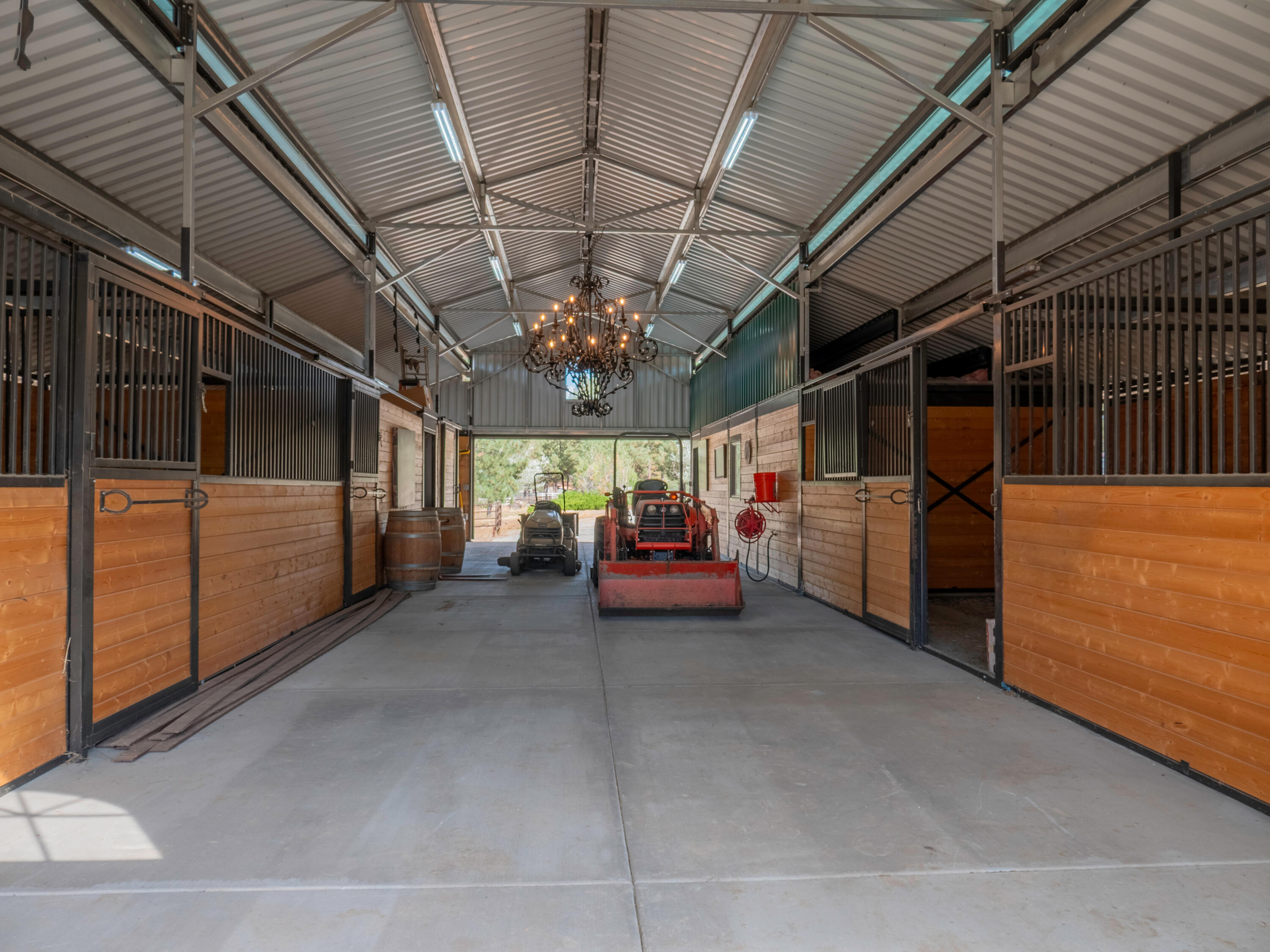 61072 Devils Ladder Road Mountain Center, CA 92561 - Photo 36 of 81 a view of a garage