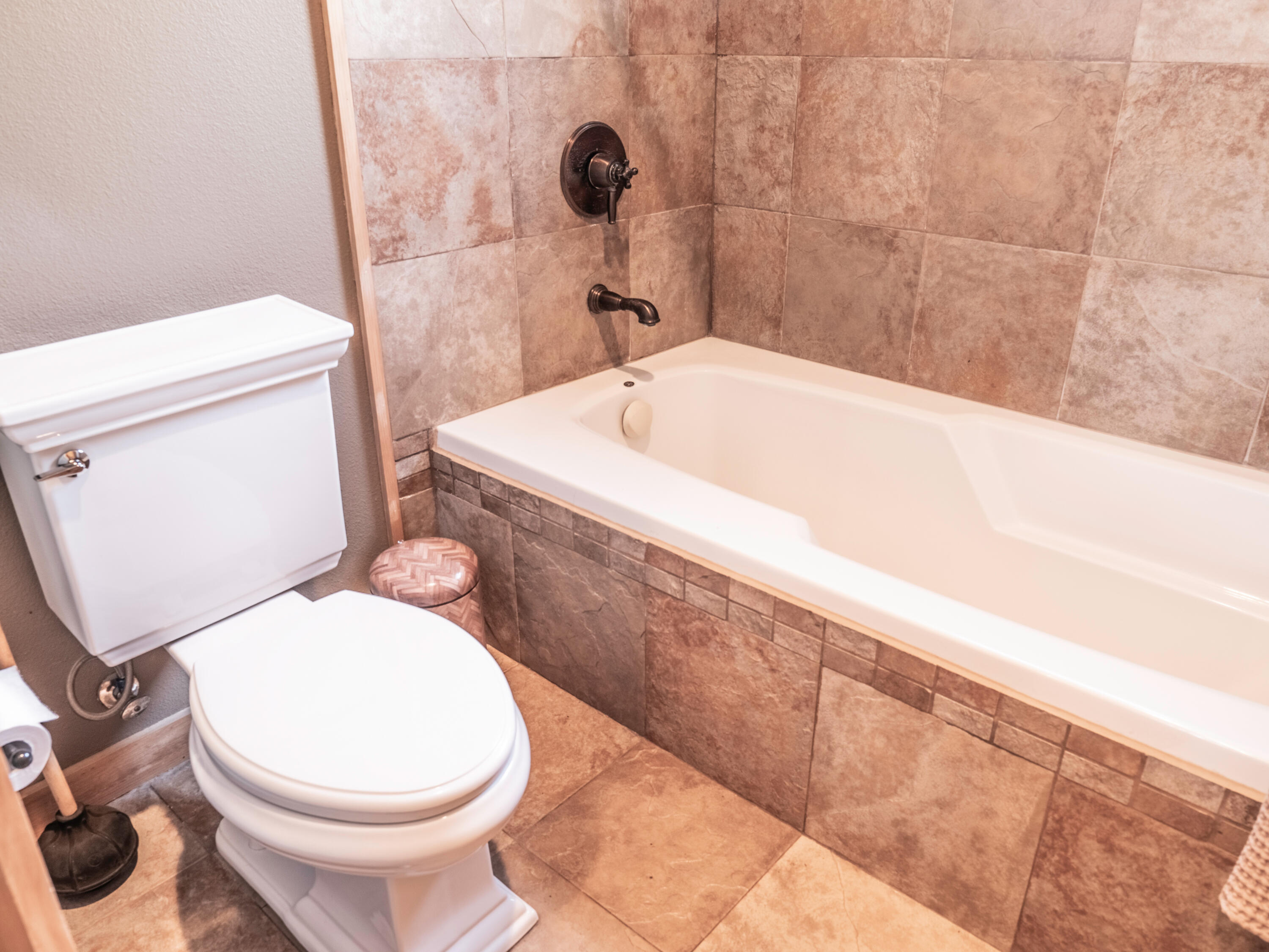 61072 Devils Ladder Road Mountain Center, CA 92561 - Photo 57 of 81 a white toilet sitting next to a bath tub