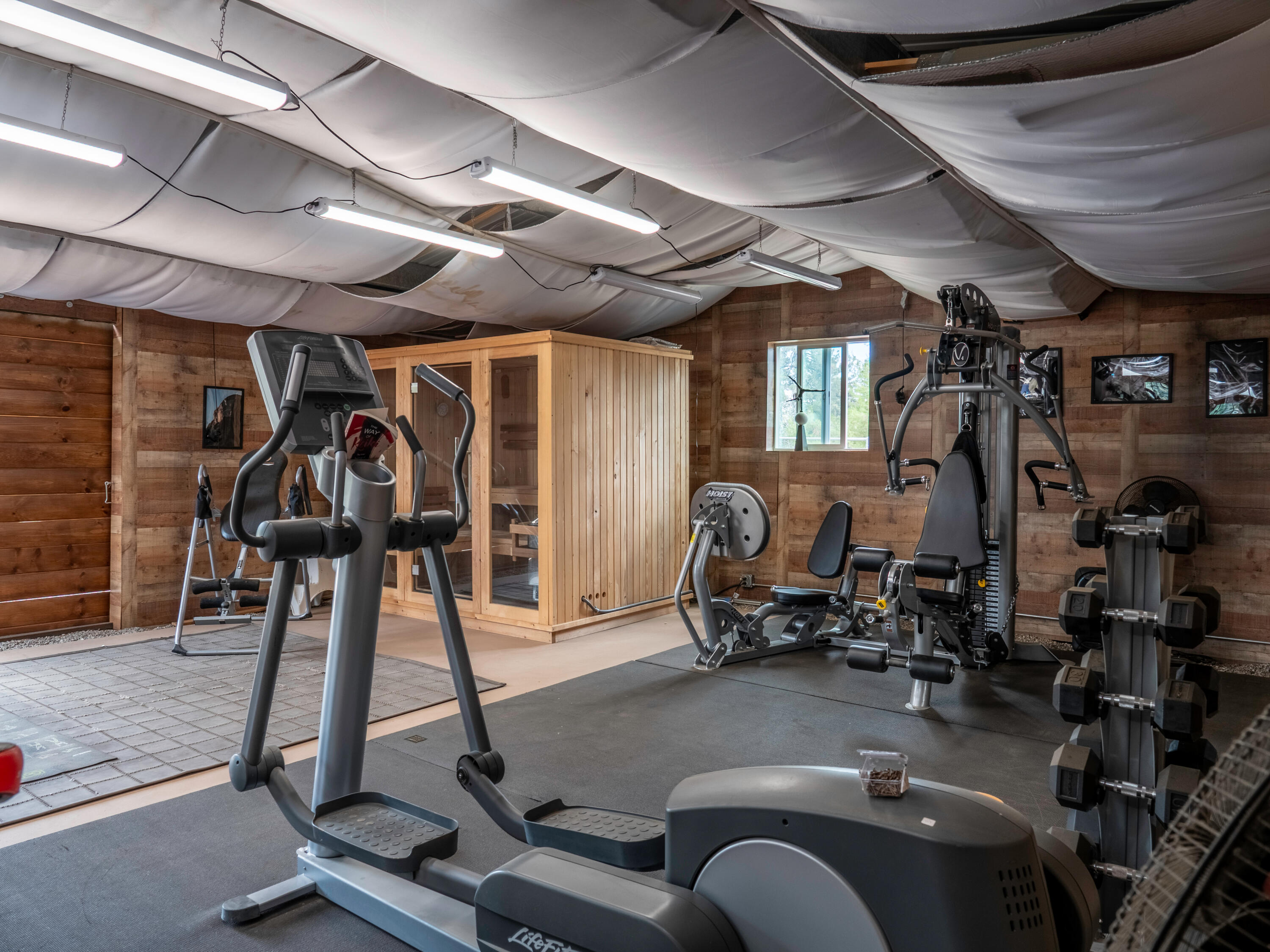61072 Devils Ladder Road Mountain Center, CA 92561 - Photo 69 of 81 a room with gym equipment