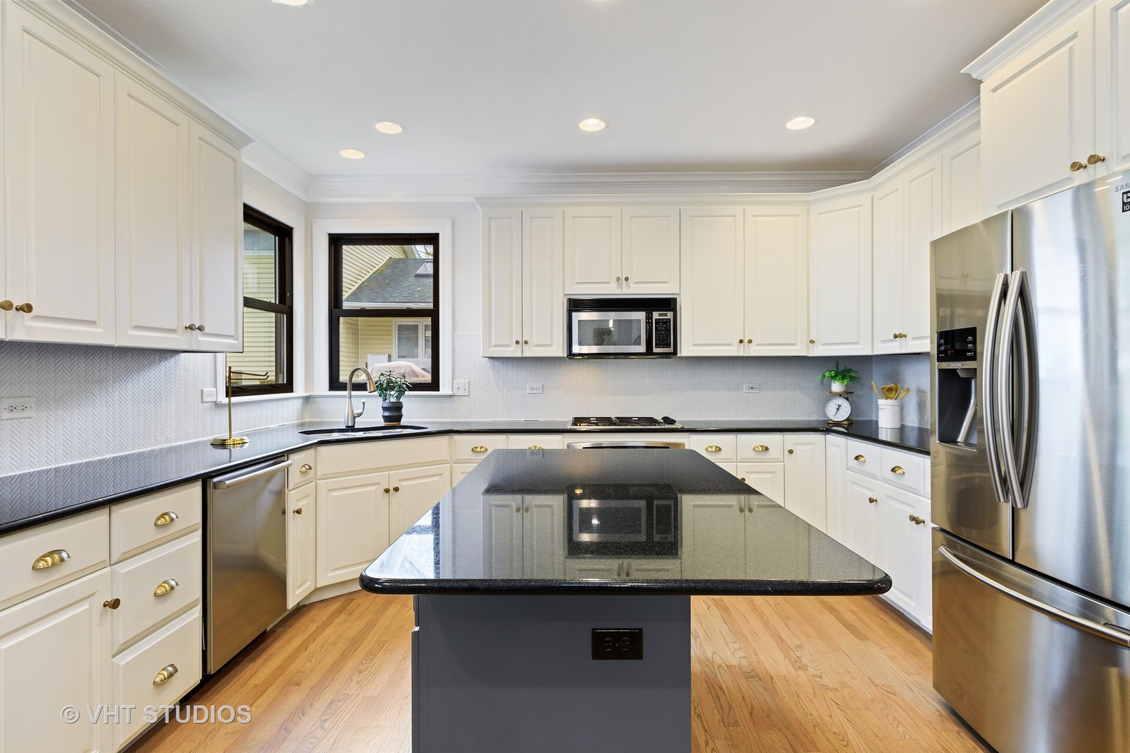 612 Pershing Avenue Wheaton, IL 60189 - Photo 6 of 41