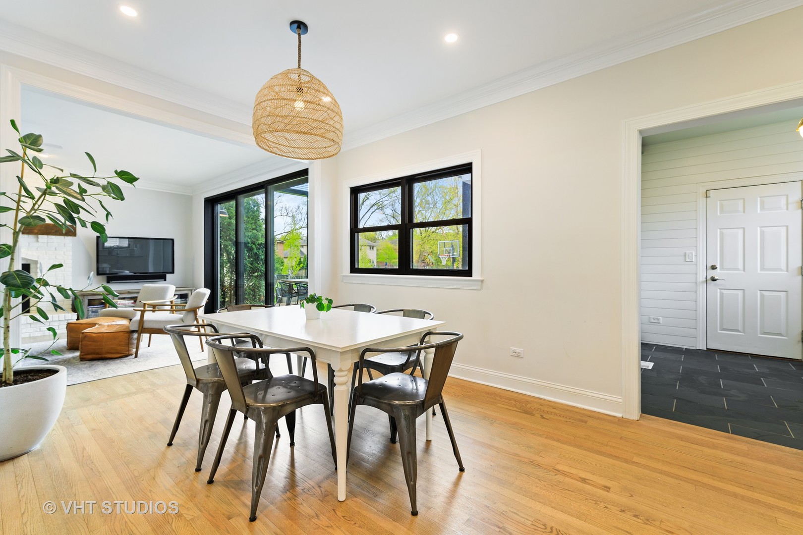 612 Pershing Avenue Wheaton, IL 60189 - Photo 7 of 41