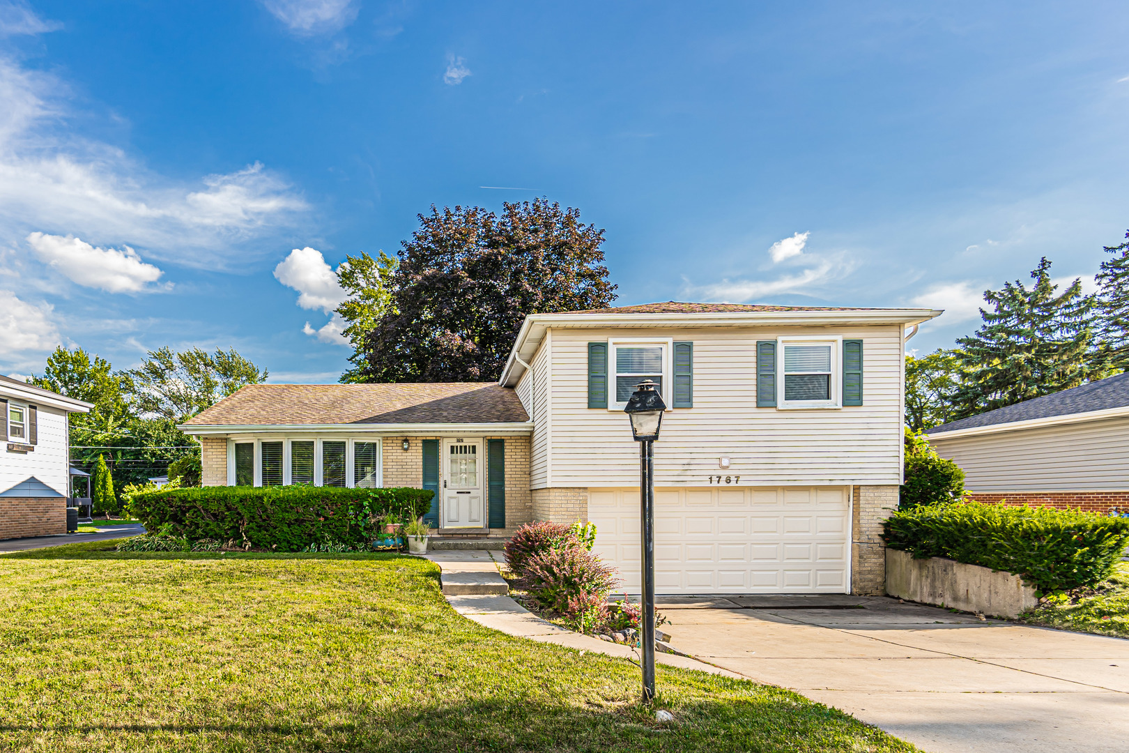 1767 East Cree Lane Mount Prospect, IL 60056 - Photo 1 of 33