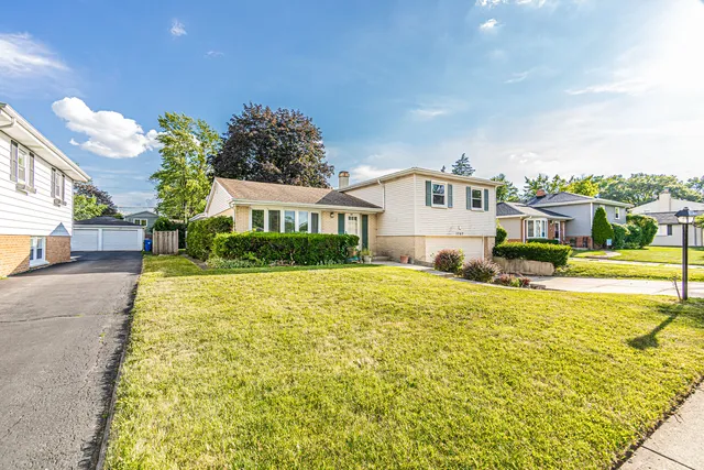 $3,650 | 1767 East Cree Lane, Mount Prospect, IL 60056