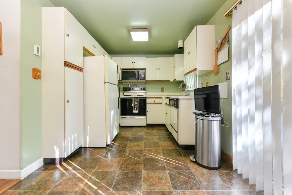56 Victoria Heights Road, Unit 56 Boston, MA 02136 - Photo 8 of 23 Gallery Image 8