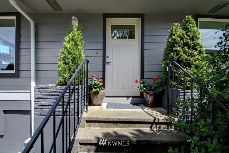 3717 R Avenue Anacortes, WA 98221 - Photo 2 of 25 Gallery Image 2