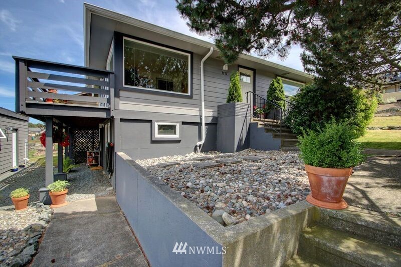 3717 R Avenue Anacortes, WA 98221 - Photo 3 of 25 Gallery Image 3