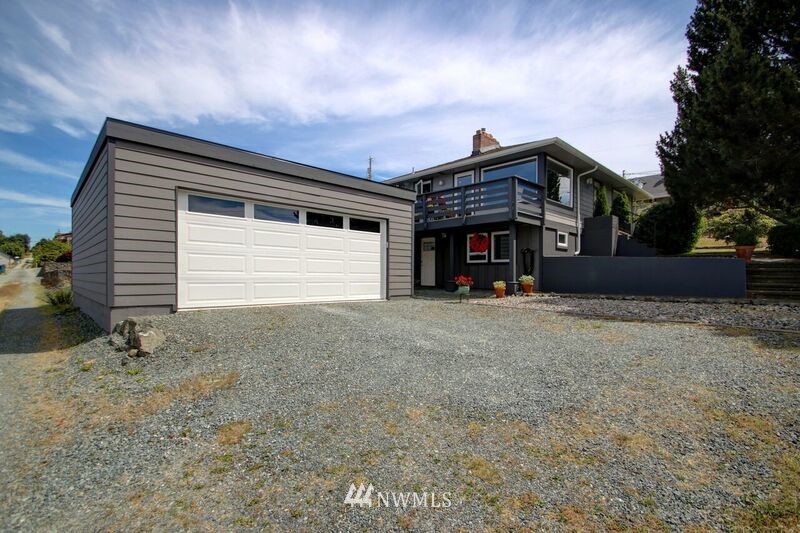 3717 R Avenue Anacortes, WA 98221 - Photo 4 of 25 Gallery Image 4